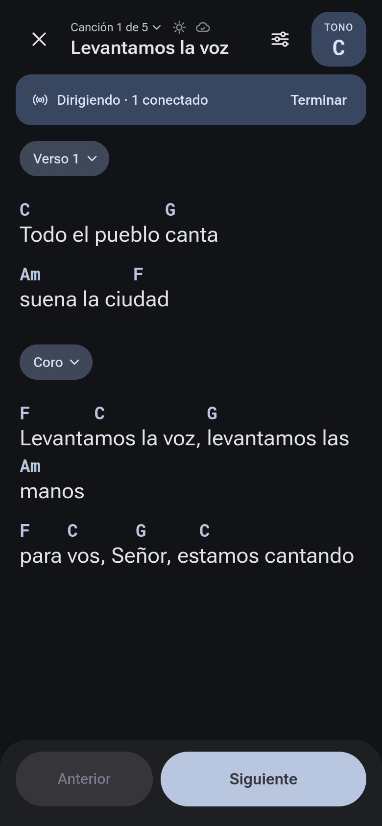 Pantalla del líder dirigiendo al equipo